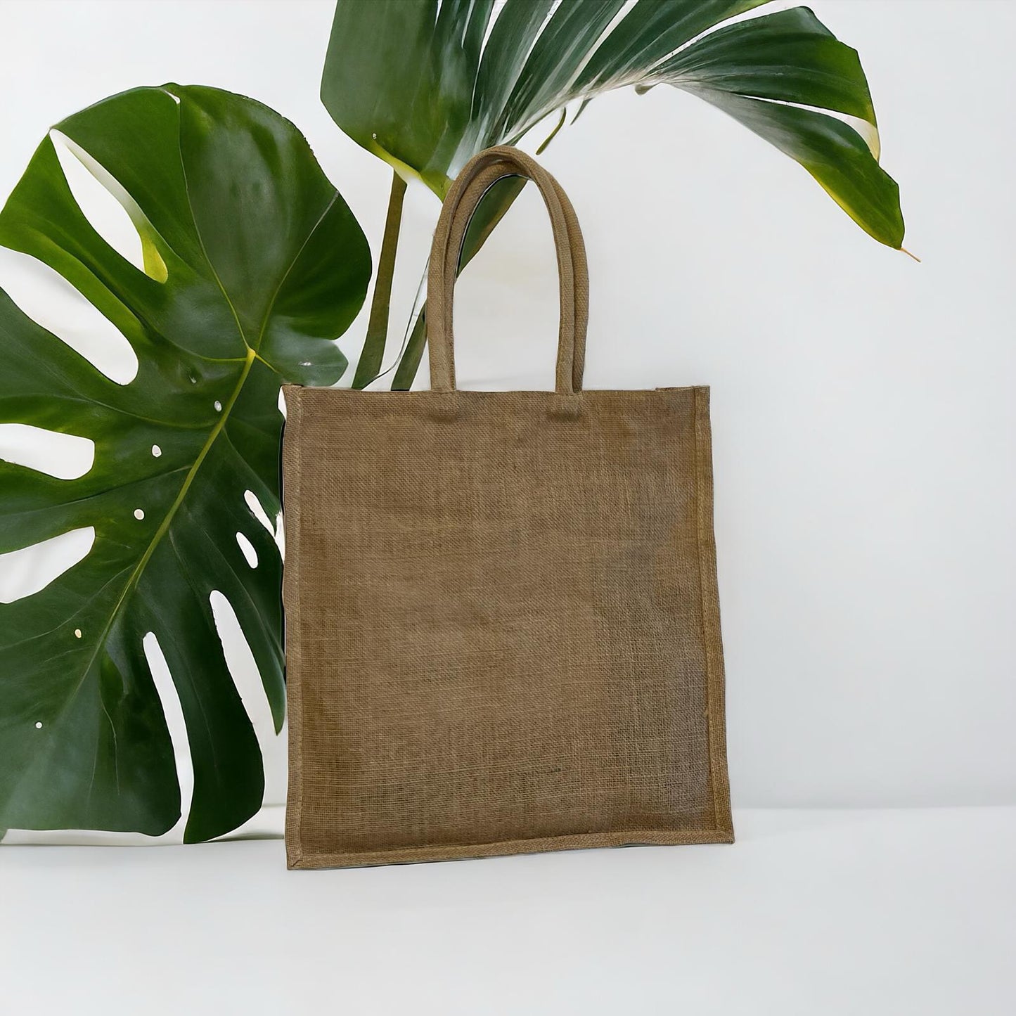 Sac en toile de jute – Fabrication artisanale à Kolkata (40 x 43 x 12 cms)