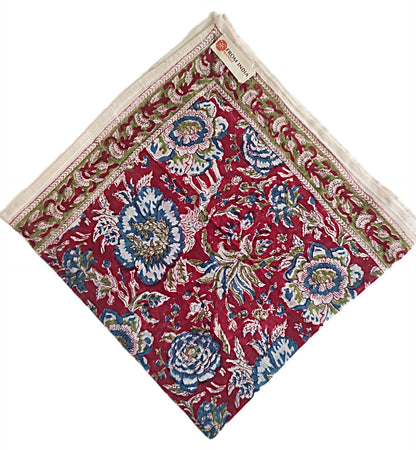 Cheich Shimla 75x75 cm en voile de coton rouge avec motifs floraux bleus, verts et blancs, bordure imprimée artisanale Block Print.