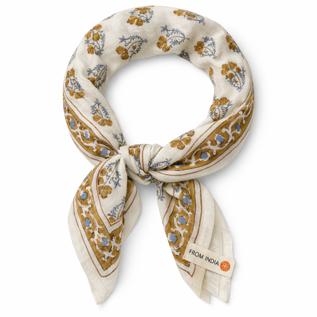 Bandana Benares 50x50 cm en coton Block Print, motif floral marron et bleu grisé sur fond écru avec bordure décorative marron, From India Boutique.