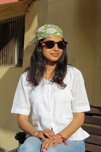 Bandana carré Jaipur 50x50 cm en coton Block Print, motif floral vert et rose poudré avec bordure décorative, From India Boutique.